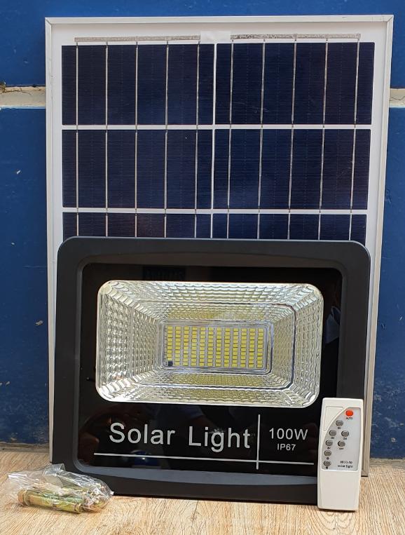 Đèn năng lượng mặt trời 100W tốt