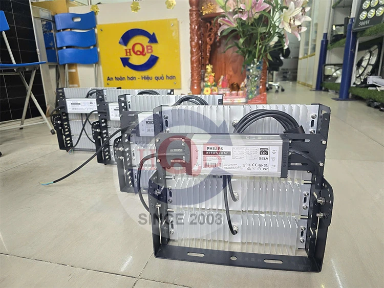 Đèn led sân Pickleball, sân cầu lông, sân tennis, sân đá banh
