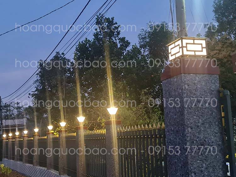 Đèn năng lượng mặt trời sân vườn giá rẻ