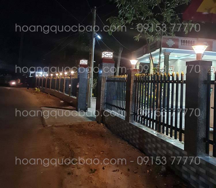 Đèn năng lượng mặt trời sân vườn giá rẻ