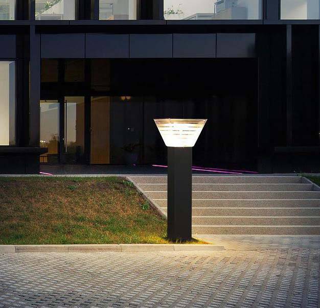 Đèn năng lượng mặt trời sân vườn giá rẻ