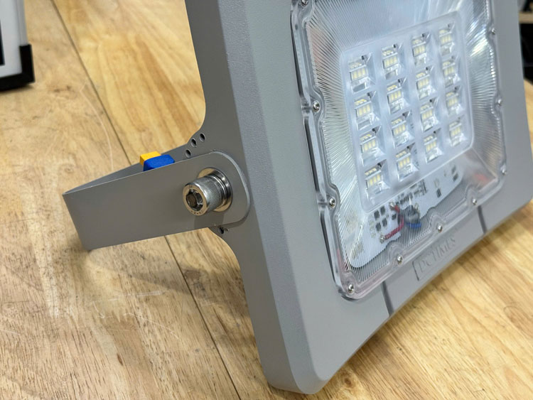 Đèn 200W năng lượng mặt trời LED CREE MỸ - THẾ HỆ MỚI Bảo hành 3 năm
