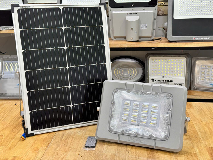 Đèn 200W năng lượng mặt trời LED CREE MỸ - THẾ HỆ MỚI Bảo hành 3 năm