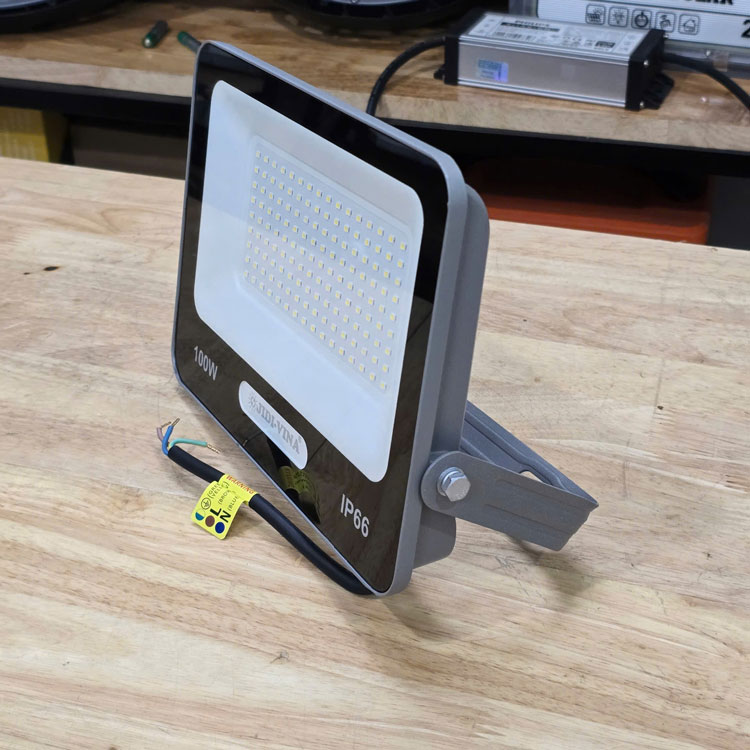 Đèn pha điện 100W