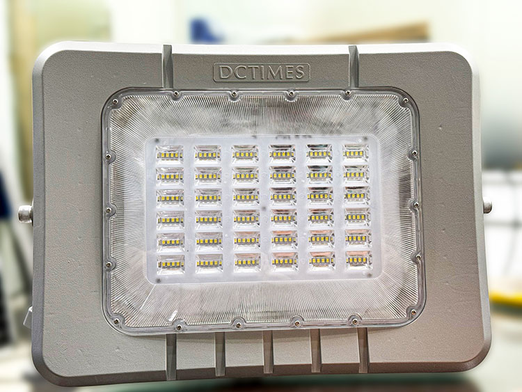 Đèn pha 400W năng lượng mặt trời DCTIMES LD-WR5.0