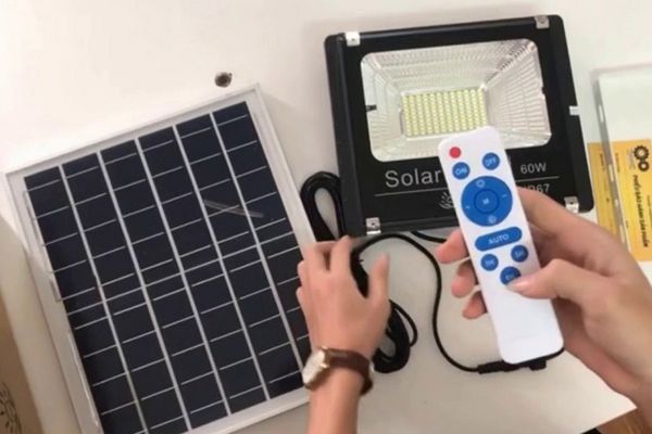 Tìm hiểu cách sử dụng remote đèn năng lượng mặt trời đơn giản tại nhà