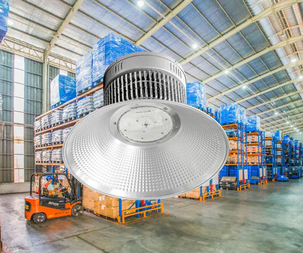 Đèn LED công nghiệp được thiết kế để chiếu sáng cho các khu vực rộng lớn