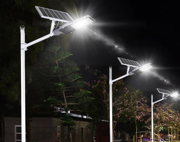 Đèn LED công nghiệp đường phố được lắp đặt ngoài trời