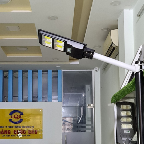 Đèn Đường Năng Lượng Mặt Trời 100W Giá Rẻ